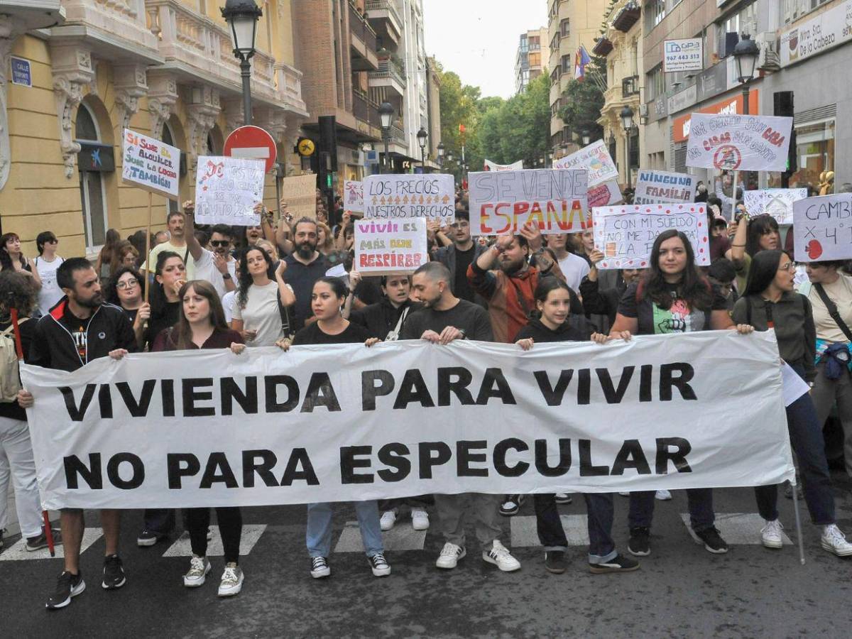 Marchan en España para denunciar la caída de los decretos de vivienda y reclamar rebaja en alquileres