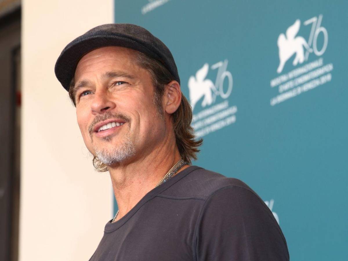 Mujer creyó tener una relación con Brad Pitt y fue a esperarlo al aeropuerto