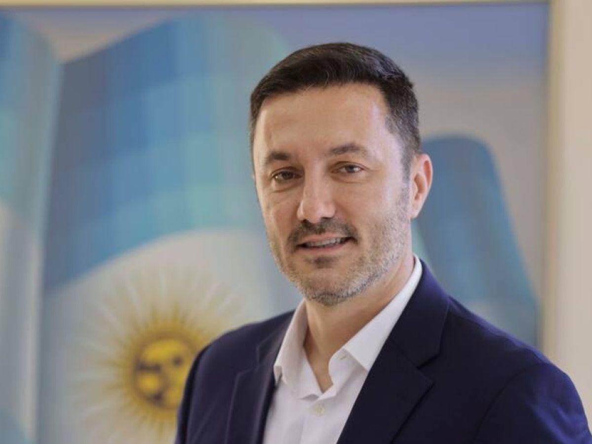 Milei nombra a excandidato a vicepresidencia como ministro de Defensa