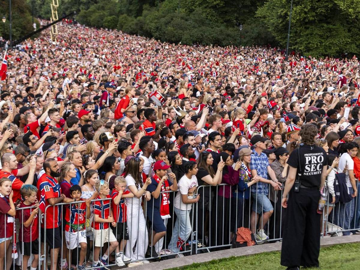 Oslo se rinde ante Haaland: así fue el emotivo recibimiento a la selección de Noruega