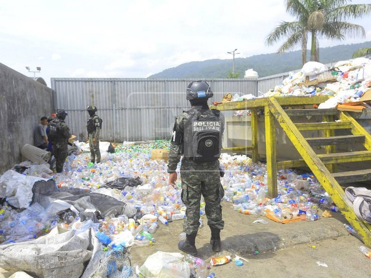 Encuentran droga oculta entre la basura de la Gran Central Metropolitana