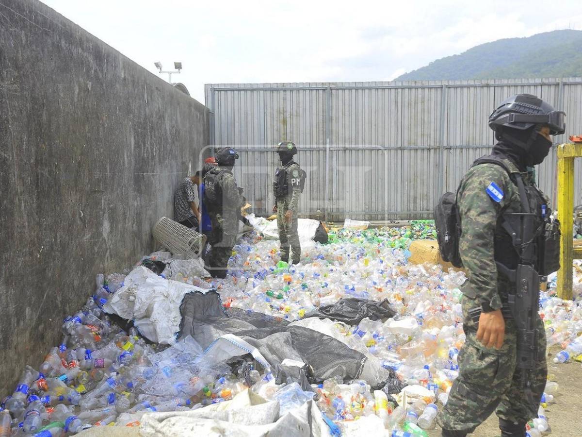Encuentran droga oculta entre la basura de la Gran Central Metropolitana
