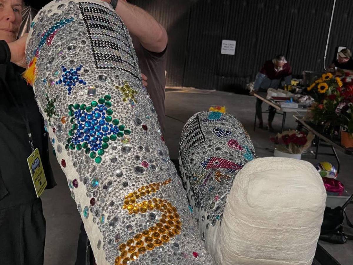 Elton John simula hospitalización en Instagram y anuncia Spinal Tap II