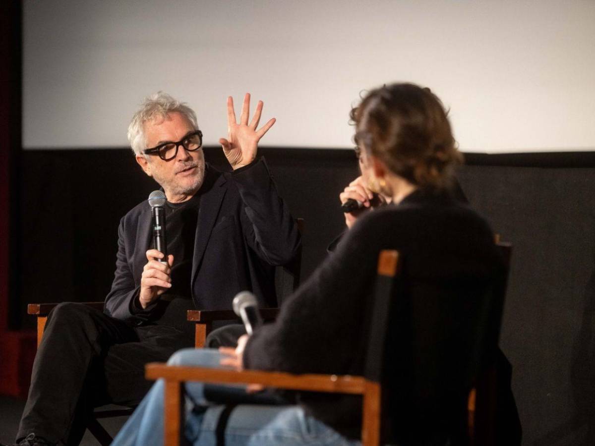 Natalie Portman confirma su embarazo a los 44 años y debuta con su barriga en París