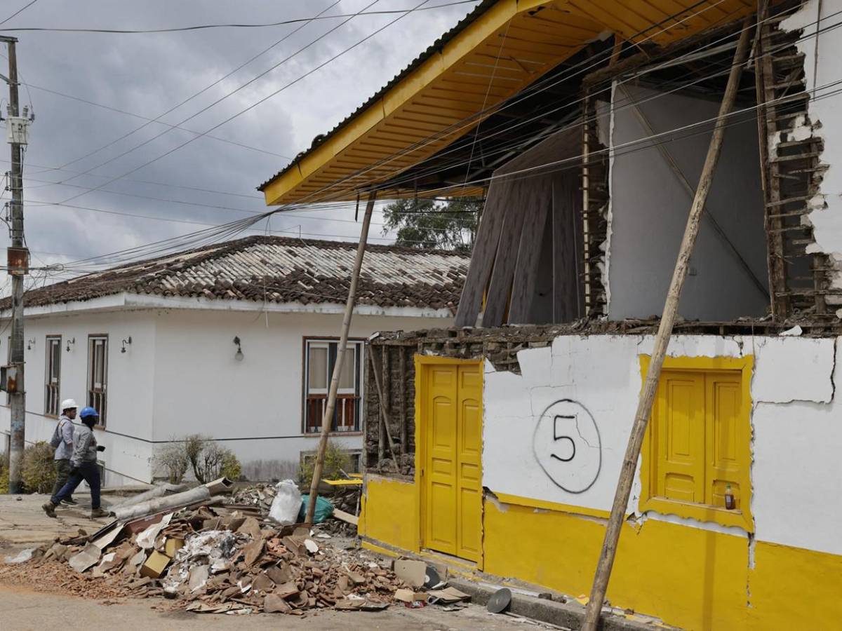 El Cairo, Colombia, pueblo destruido por terremoto se resiste a perder la esperanza