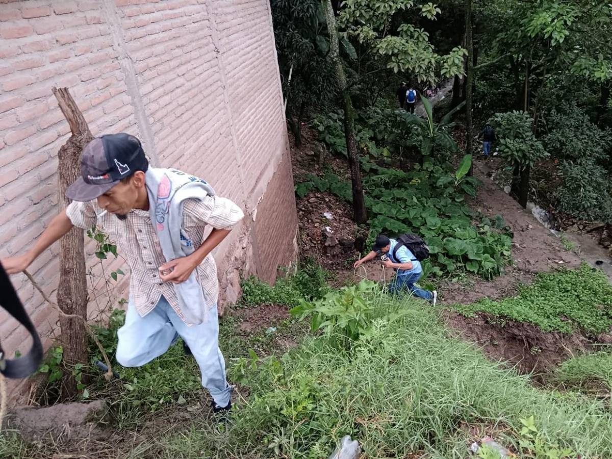 Se llevó toda la calle: así es el enorme socavón que mantiene sin paso a la Reynel Fúnez