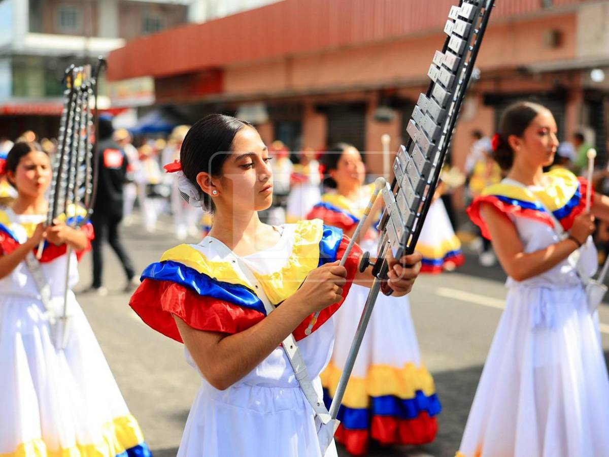 Las bandas con los trajes más espectaculares en los desfiles patrios 2026