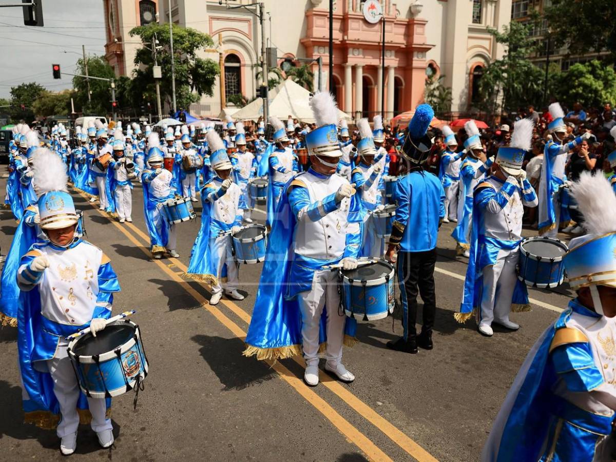 Las bandas con los trajes más espectaculares en los desfiles patrios 2026
