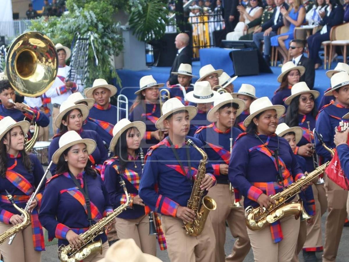 Las bandas con los trajes más espectaculares en los desfiles patrios 2026