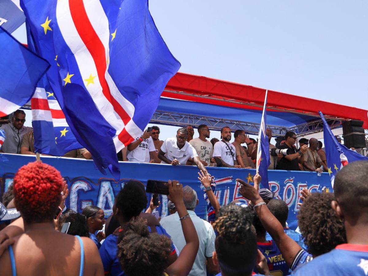 Cabo Verde recibe a sus héroes mundialistas tras una histórica participación