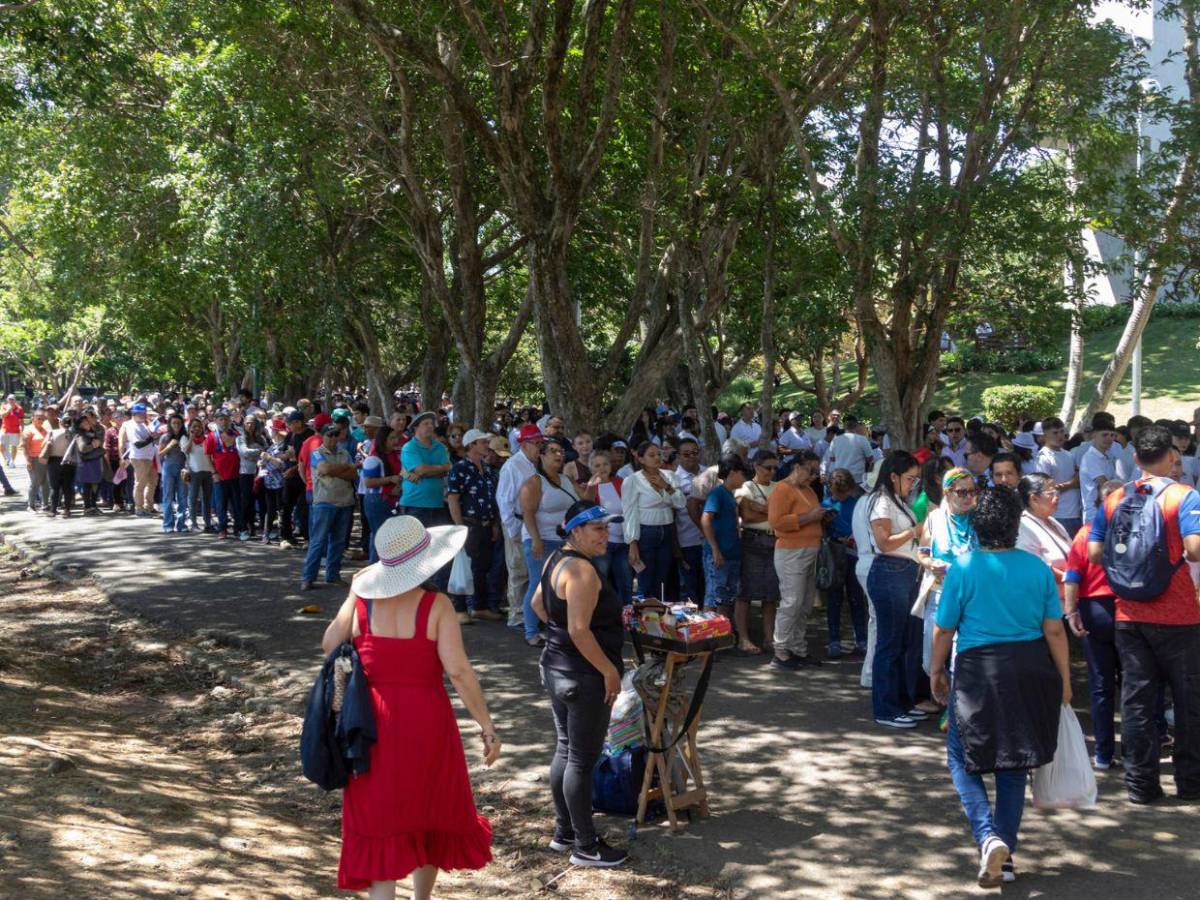 En fotos: así fue la investidura de Laura Fernández, la nueva presidenta de Costa Rica