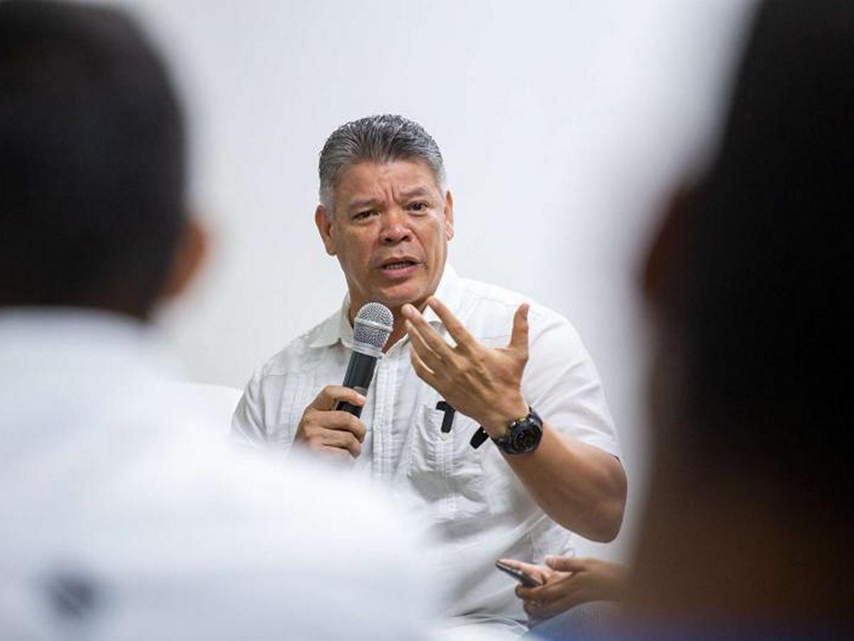 “Tenemos un congreso fracasado”: Omar Menjívar tras caos en Congreso Nacional