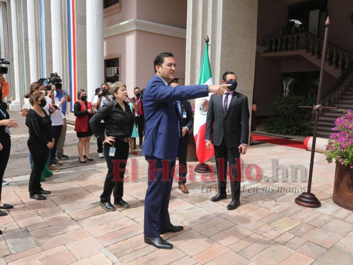 AMLO arriba a Honduras para reunirse con la presidenta Xiomara Castro