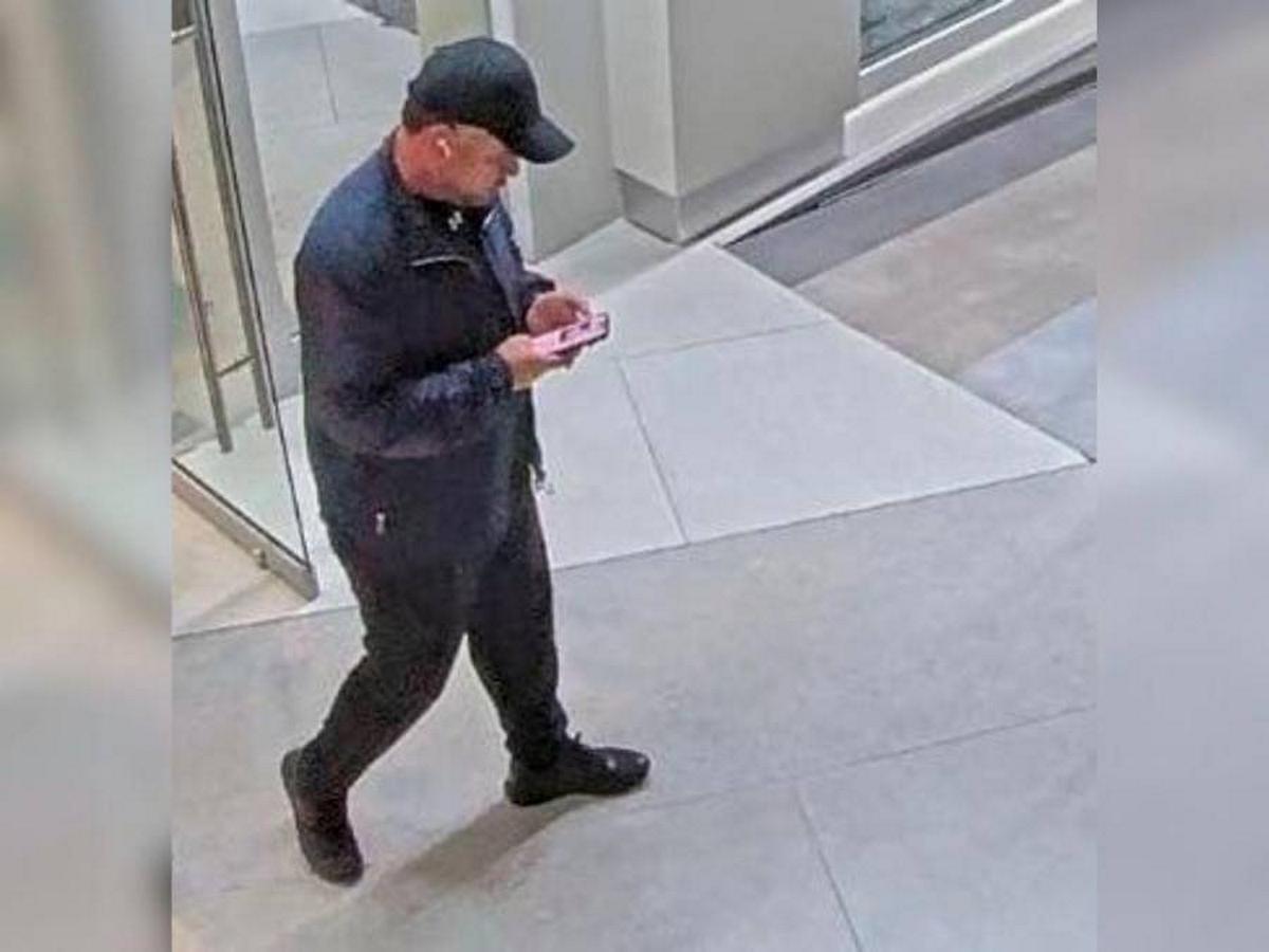 Vía parlantes llamaron a David Chávez para que bajara del avión