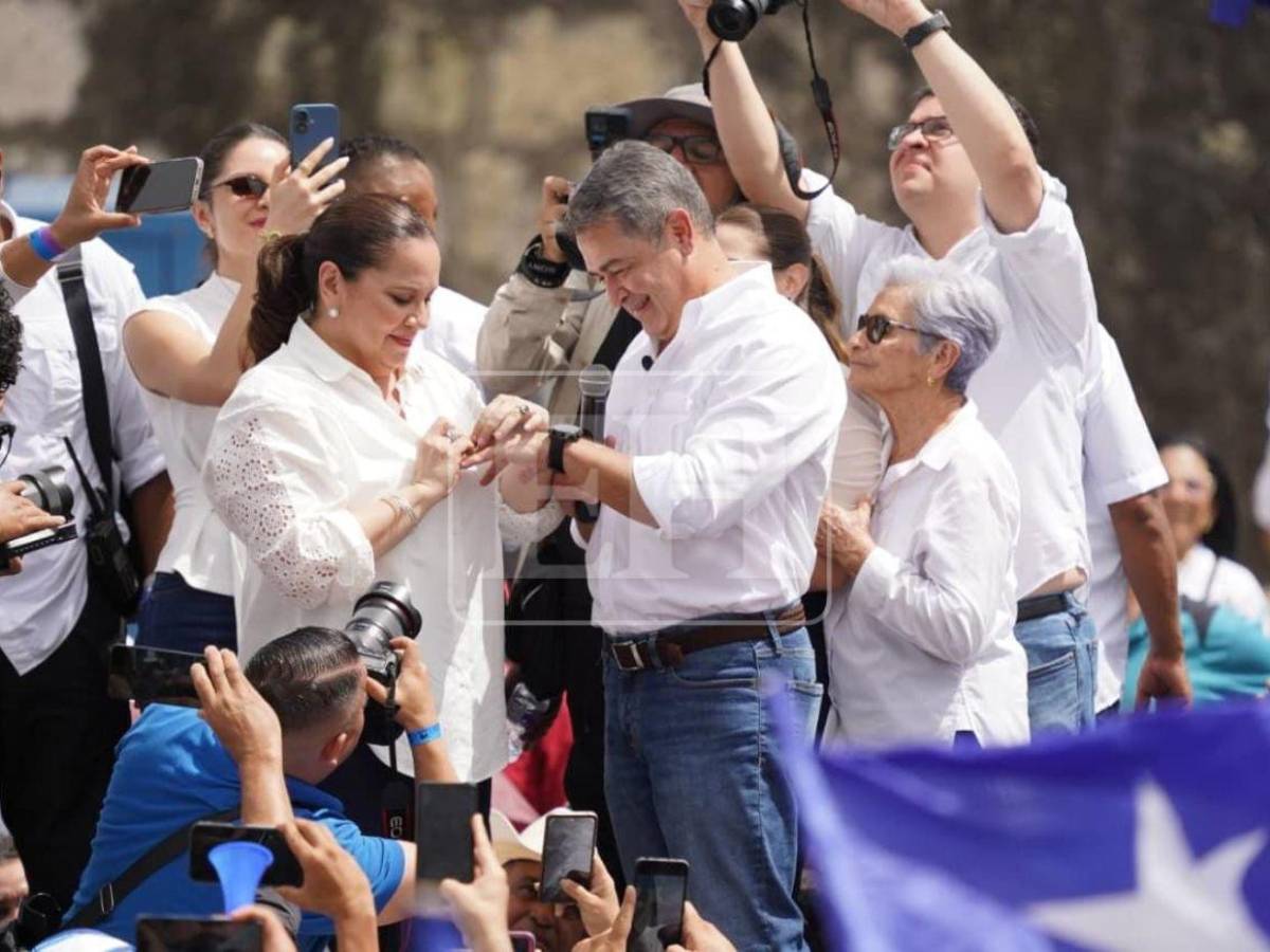 Abarrotado Toncontín por simpatizantes en recibimiento a Juan Orlando Hernández
