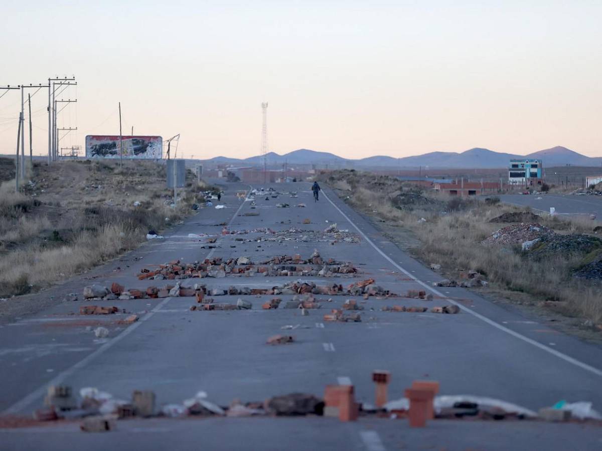 Más de 47 detenidos y 5 heridos tras desbloqueo de carreteras en Bolivia
