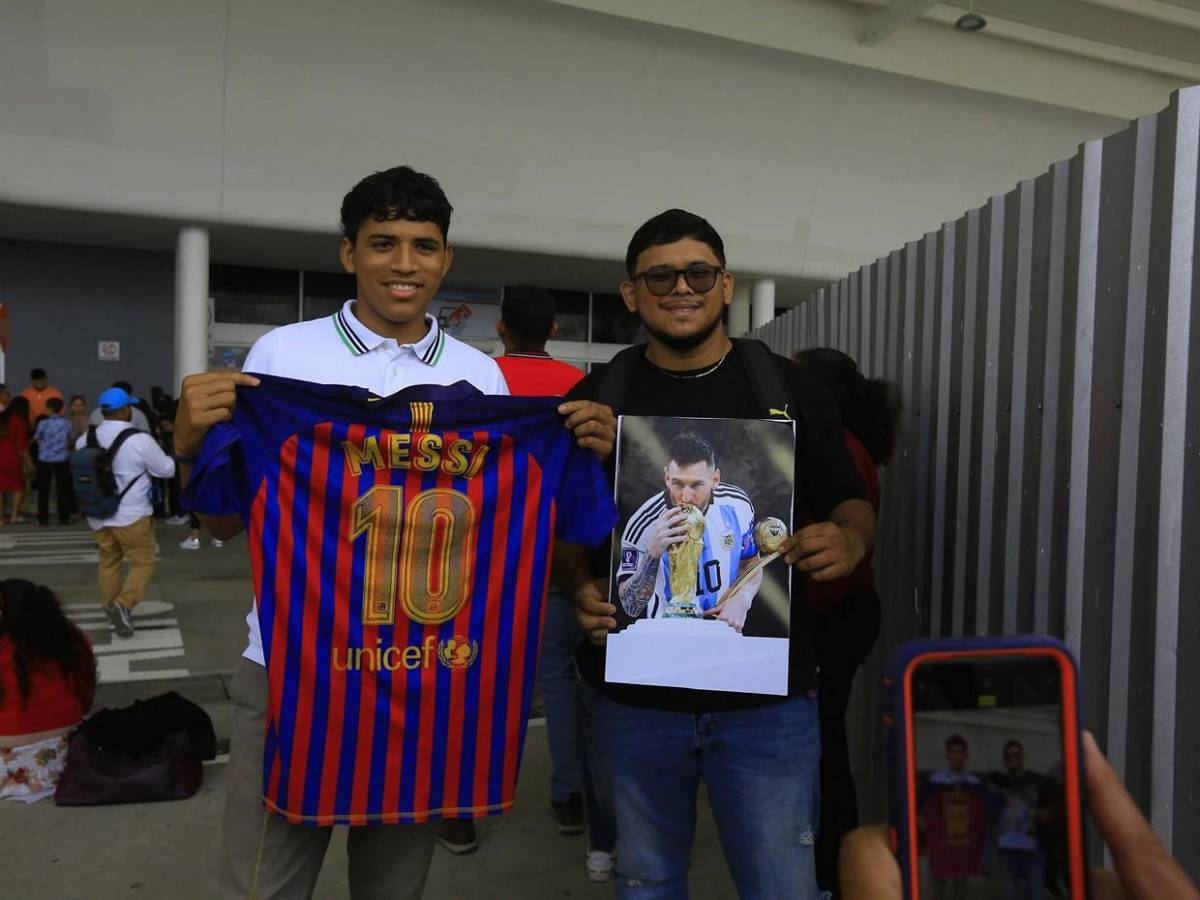 “Marea rosa” inunda a SPS por llegada de Messi previo Inter Miami - Olimpia “Marea rosa” inunda a SPS por llegada de Messi previo Inter Miami - Olimpia