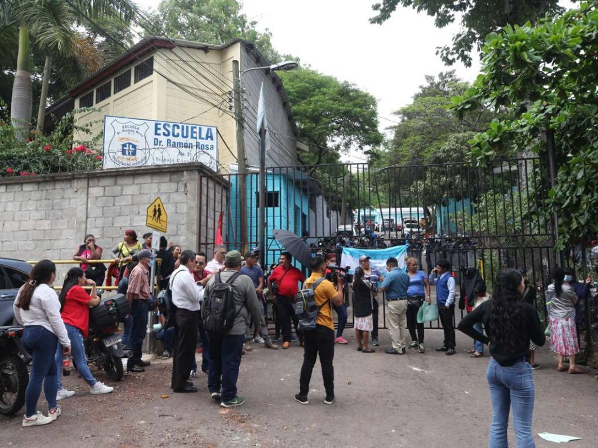 Amenazas a muerte y patronato impuesto: Vecinos de Lomas del Diamante protestan frente a la Alcaldía