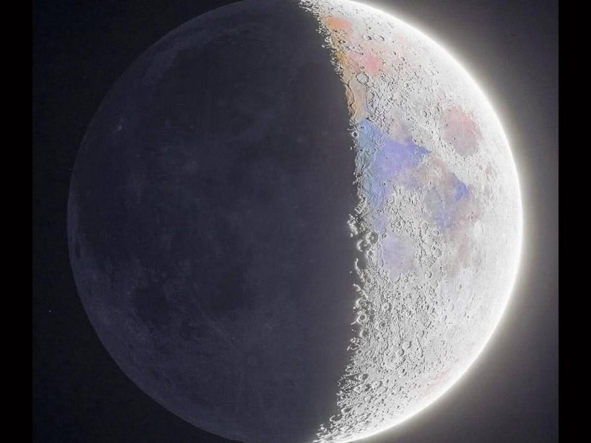 ¿Qué significan las fotografías de la Luna con colores en su superficie?