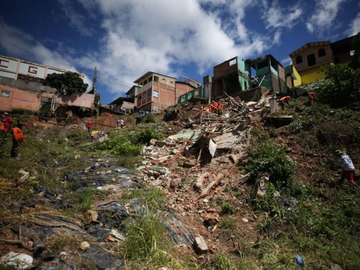 Inician obras de mitigación en zona de derrumbe en la colonia Guillén y El Reparto por Arriba