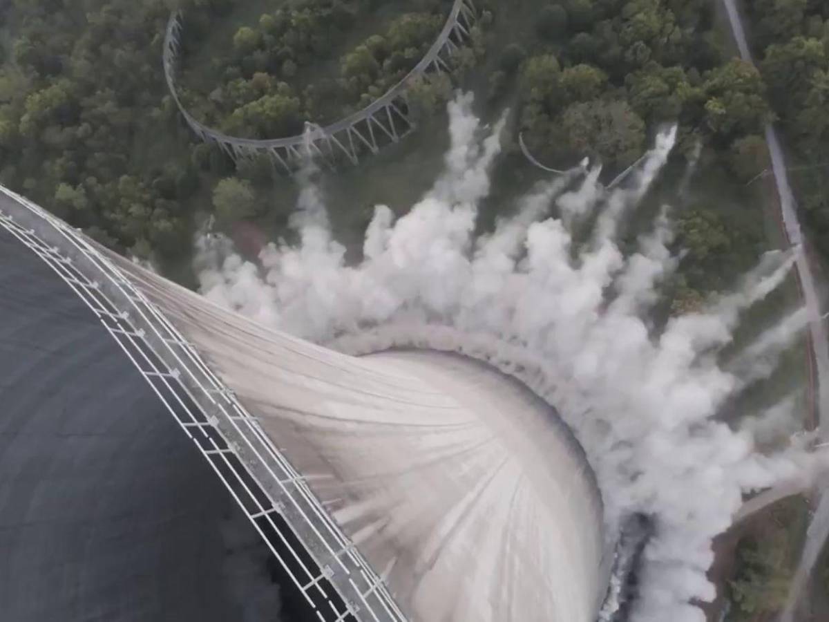 En segundos derriban la torre de la fallida planta nuclear de Hartsville, Tennessee