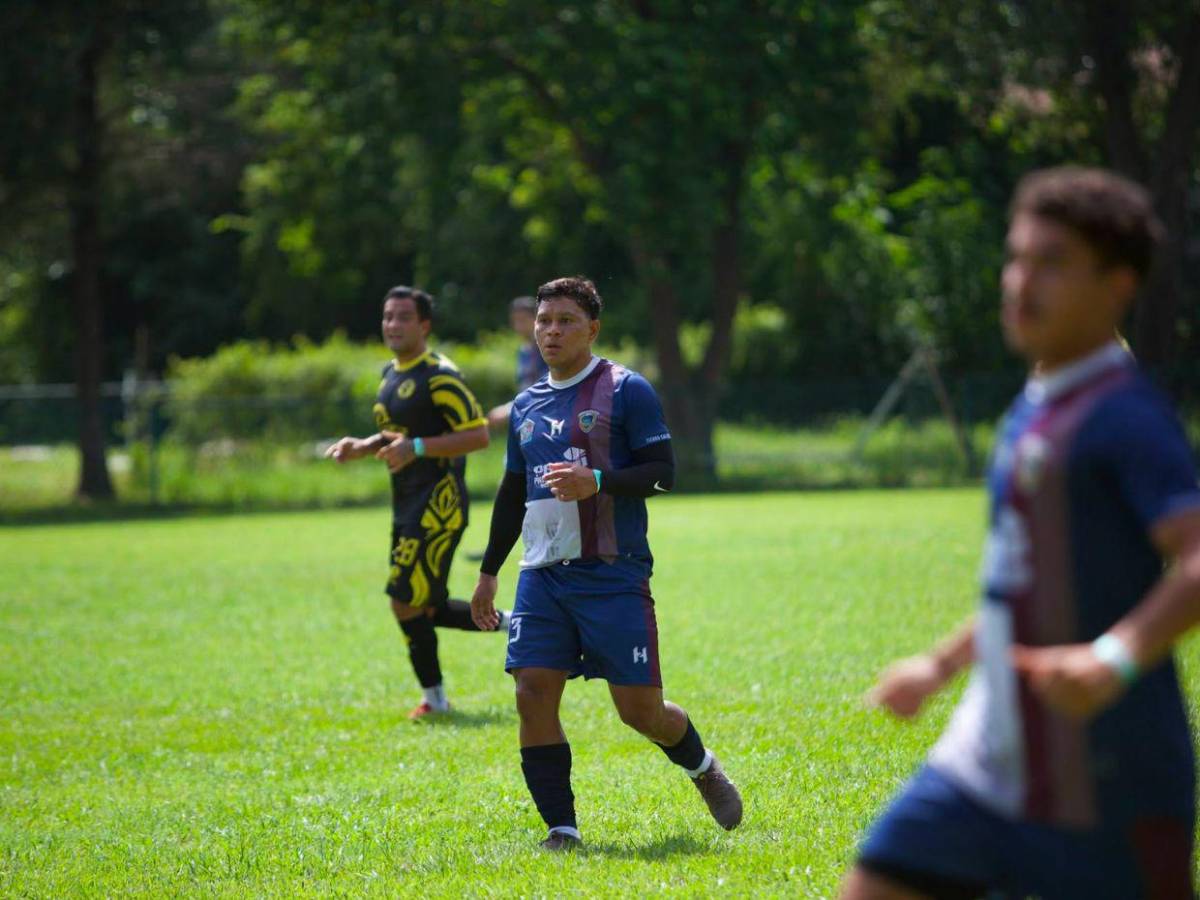Fue seleccionado de Honduras, indocumentado en USA y ahora juega en la talacha en Houston