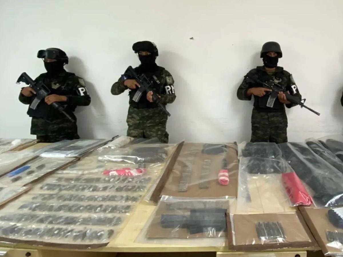Agentes de la DAET se entregan; investigan si droga era para implantar pruebas a detenidos