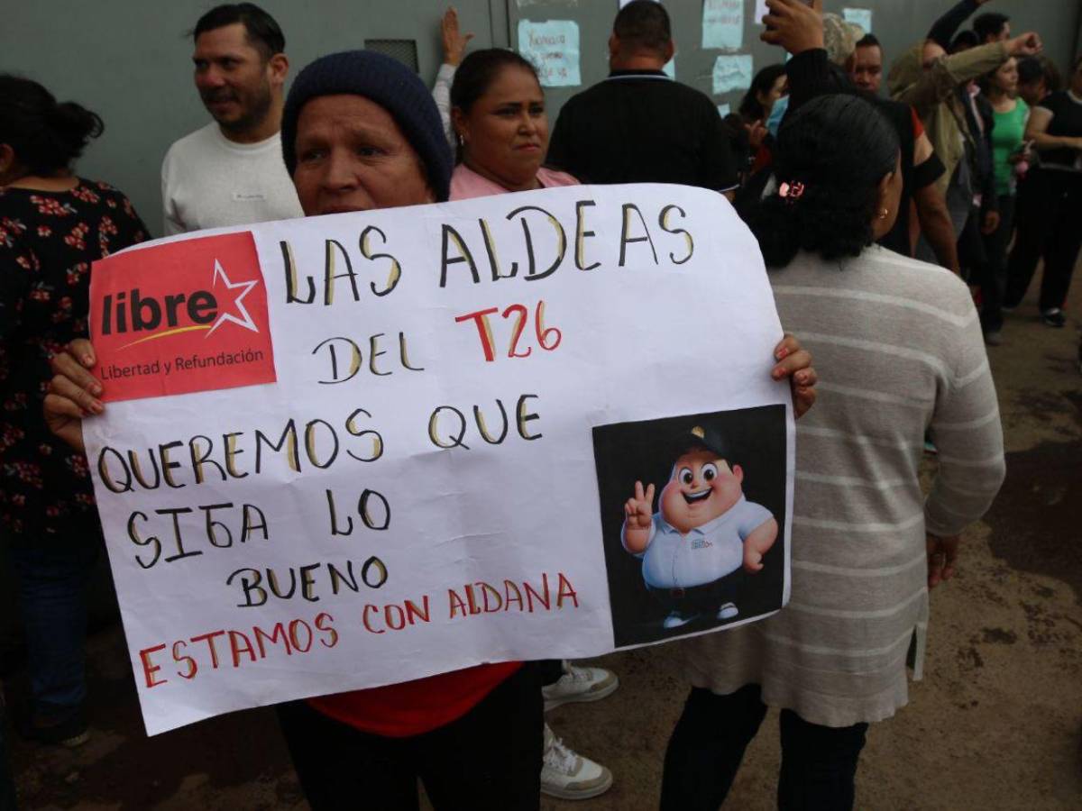 Colectivos de Libre mantienen presencia frente a Infop pese a desalojo de la Policía Nacional