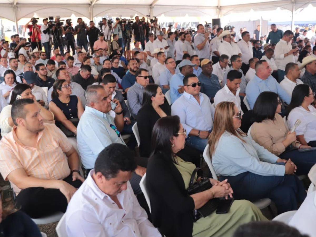 Arranca entrega de maquinaria a alcaldías: esto incluye el combo