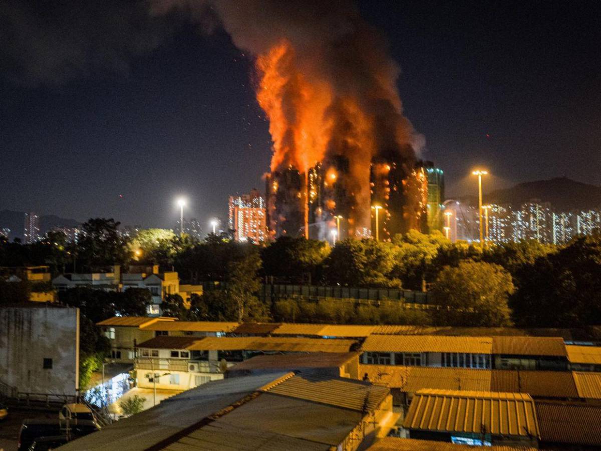 Incendio de Hong Kong: Gobierno se reúne de emergencia y habilita refugios