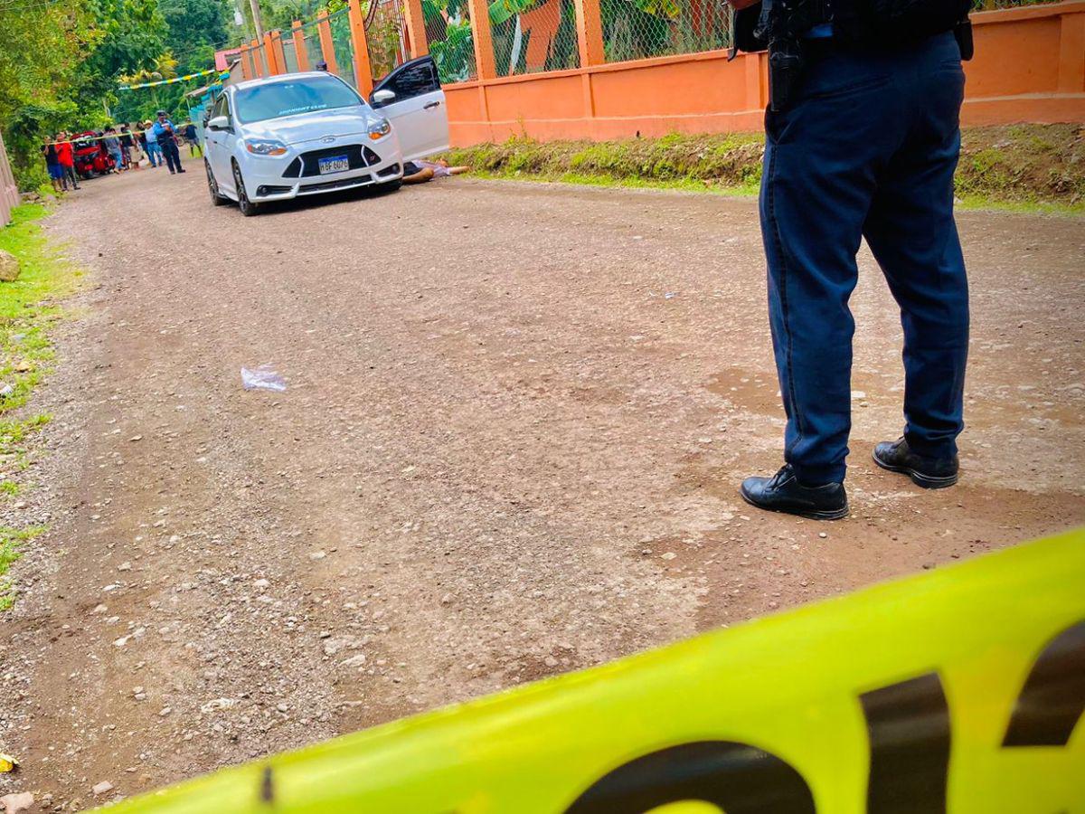 Dentro de vehículo encuentran dos hombres muertos en Bacadia, Taulabé
