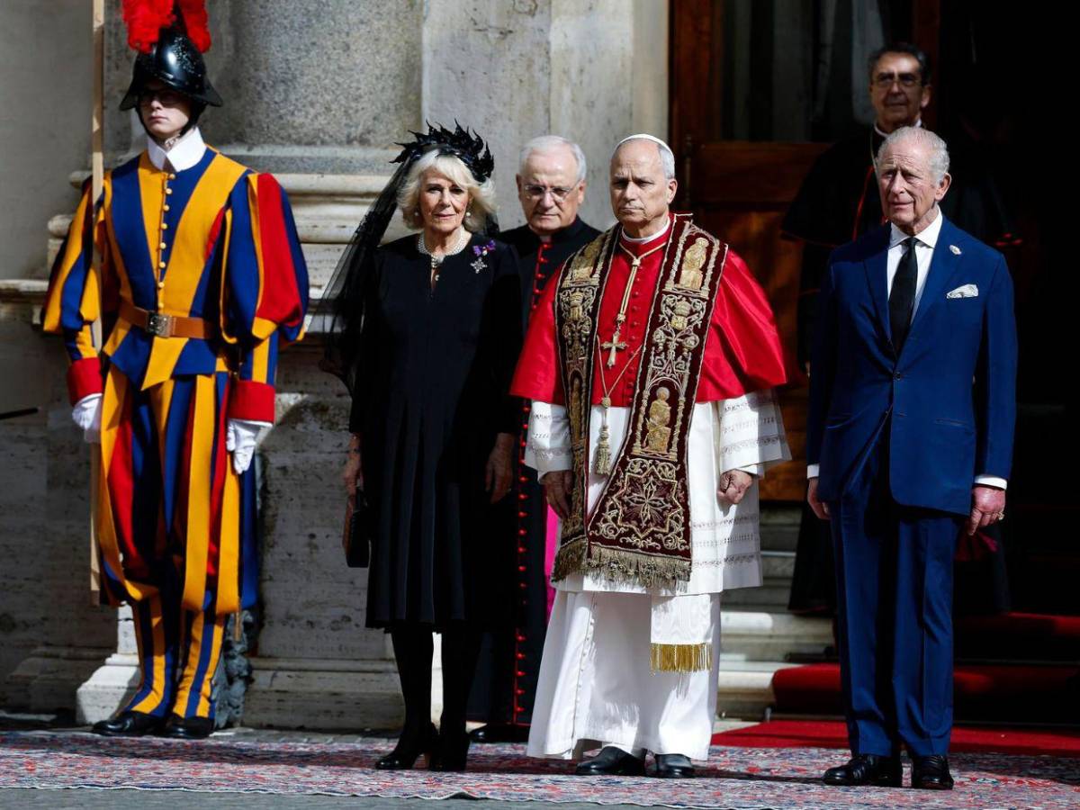 Rey Carlos III y papa León rezan juntos en la Capilla Sixtina: así fue el encuentro en el Vaticano