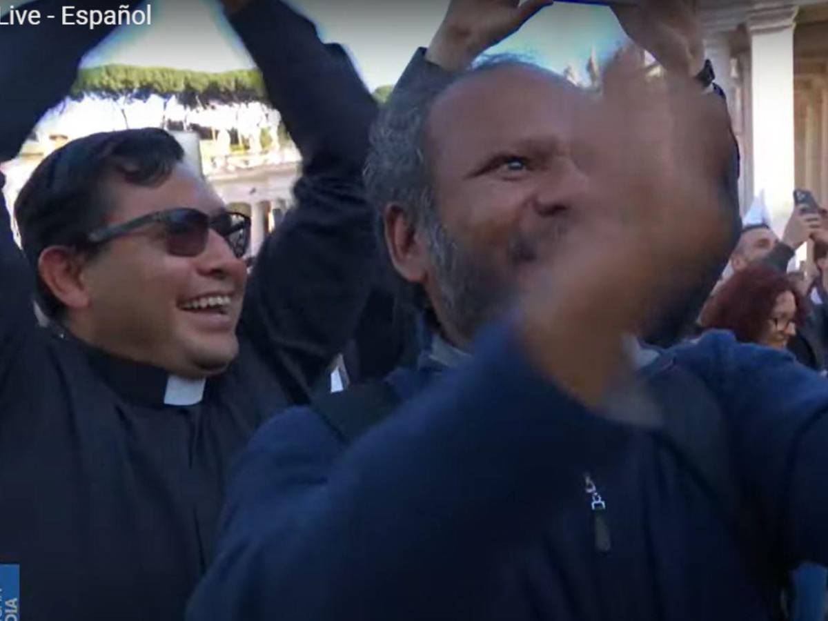 ¡Habemus Papam! Así se celebró en la plaza de San Pedro el anuncio del nuevo papa