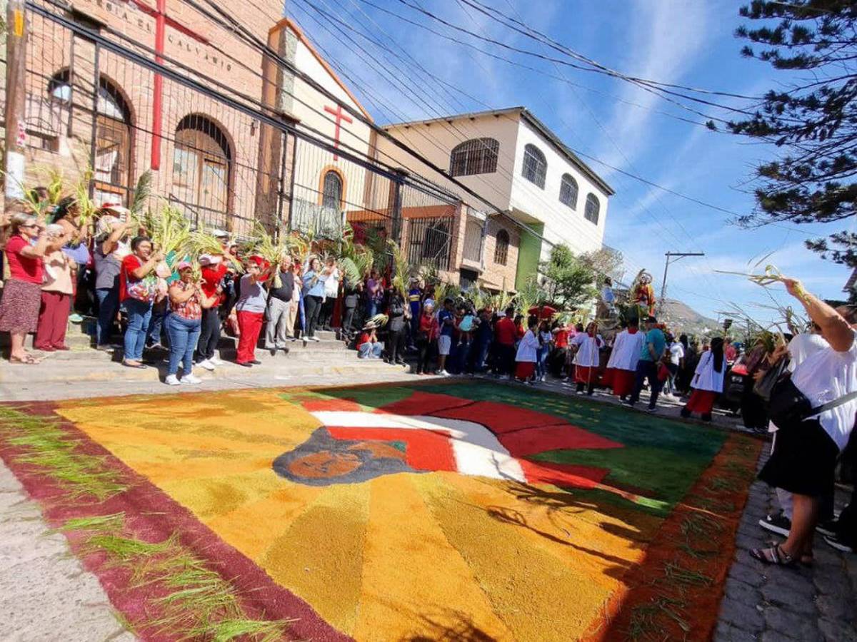 Bendito el que viene en nombre del Señor, así celebró Domingo de Ramos la iglesia El Calvario de Villa Adela Bendito el que viene en nombre del Señor, así celebró Domingo de Ramos la iglesia El Calvario de Villa Adela