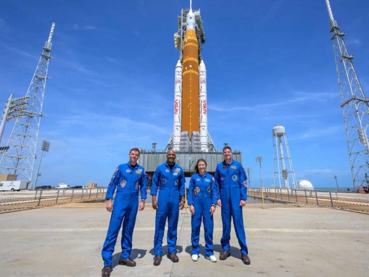 5.6 millones de personas lleva la misión Artemis II a la órbita de la Luna en una micro SD, incluidos hondureños