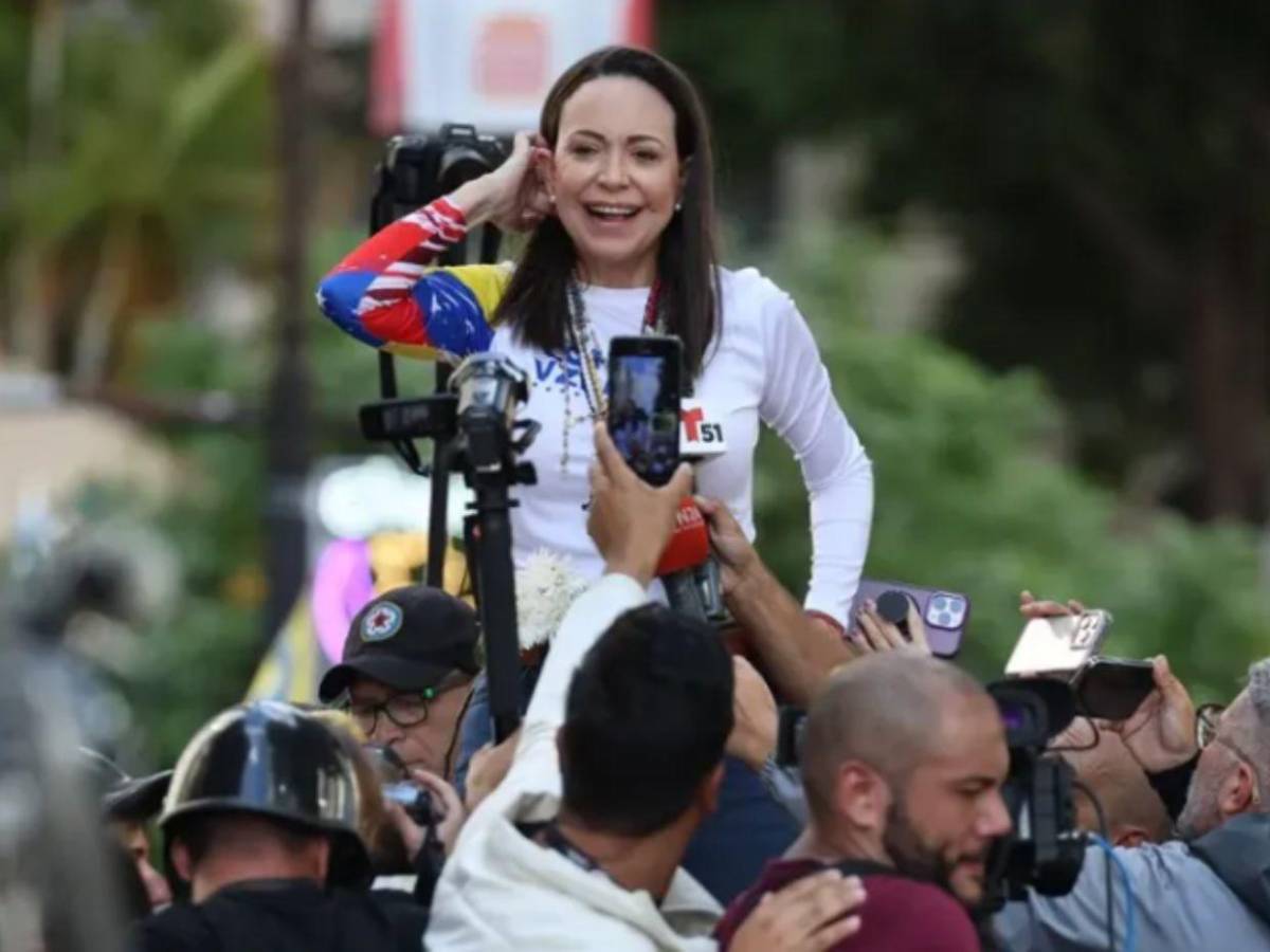 Una ruta secreta y un mensaje confirmando su paradero: ¿Cómo salió María Corina Machado de Venezuela?