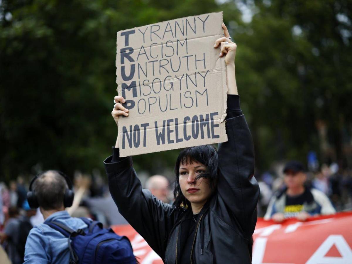 Miles se manifiestan en Londres mientras Carlos III agasaja a Trump en Windsor