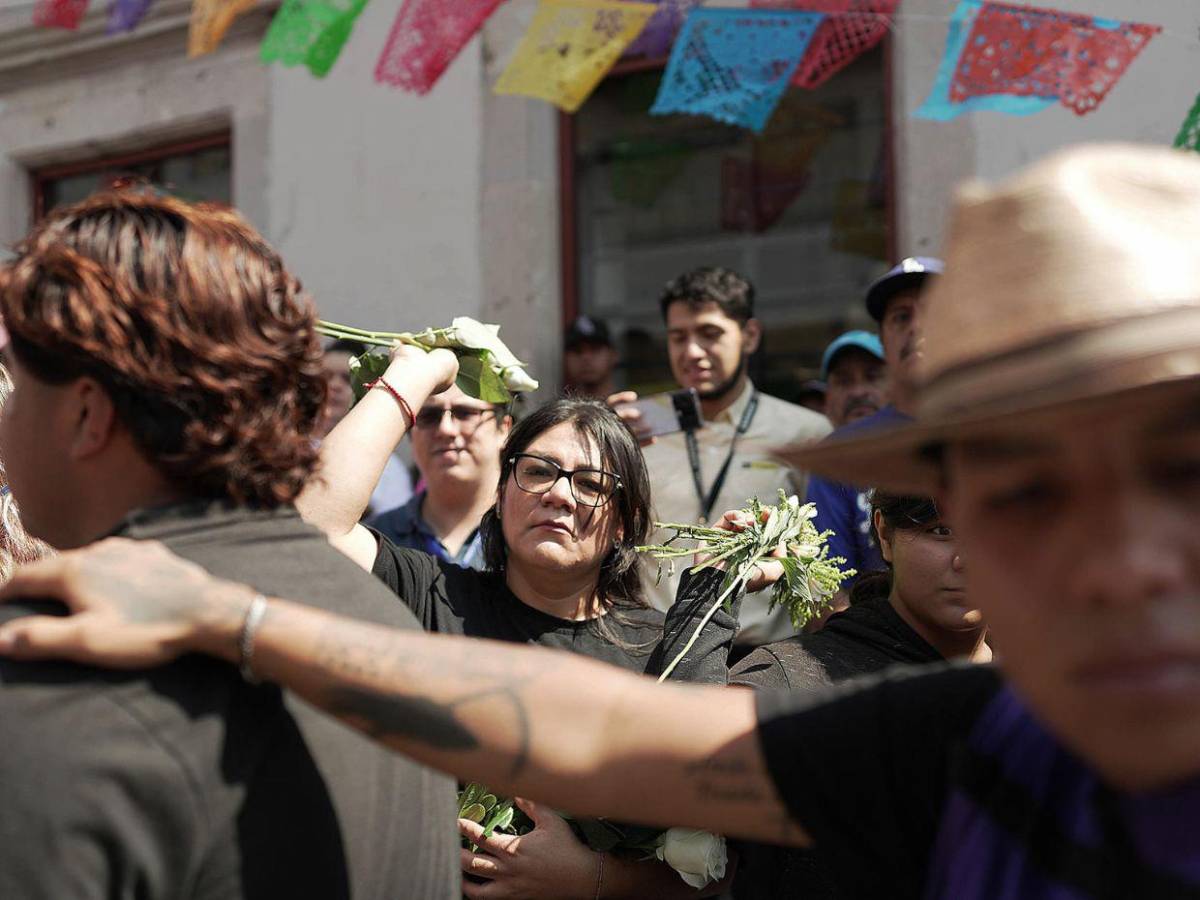 Claman justicia por asesinato de alcalde en México y exigen renuncia de Claudia Sheinbaum