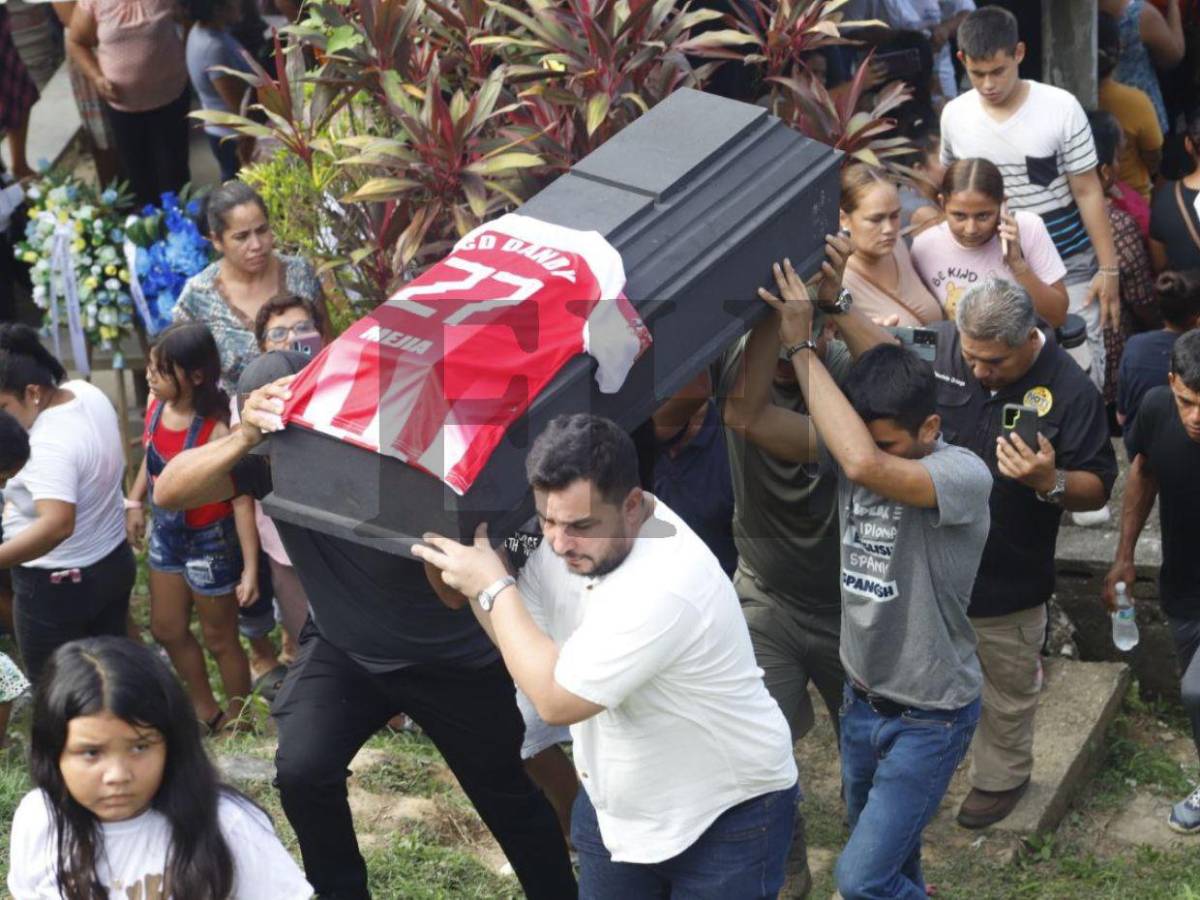 Con multitudinario entierro dan último adiós a Sebastián Serrano, menor muerto en accidente en Omoa