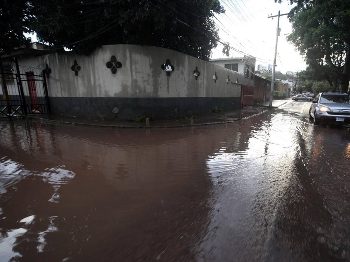 Recomendaciones ante ingreso de frente frío que dejaría inundaciones repentinas y potentes rachas