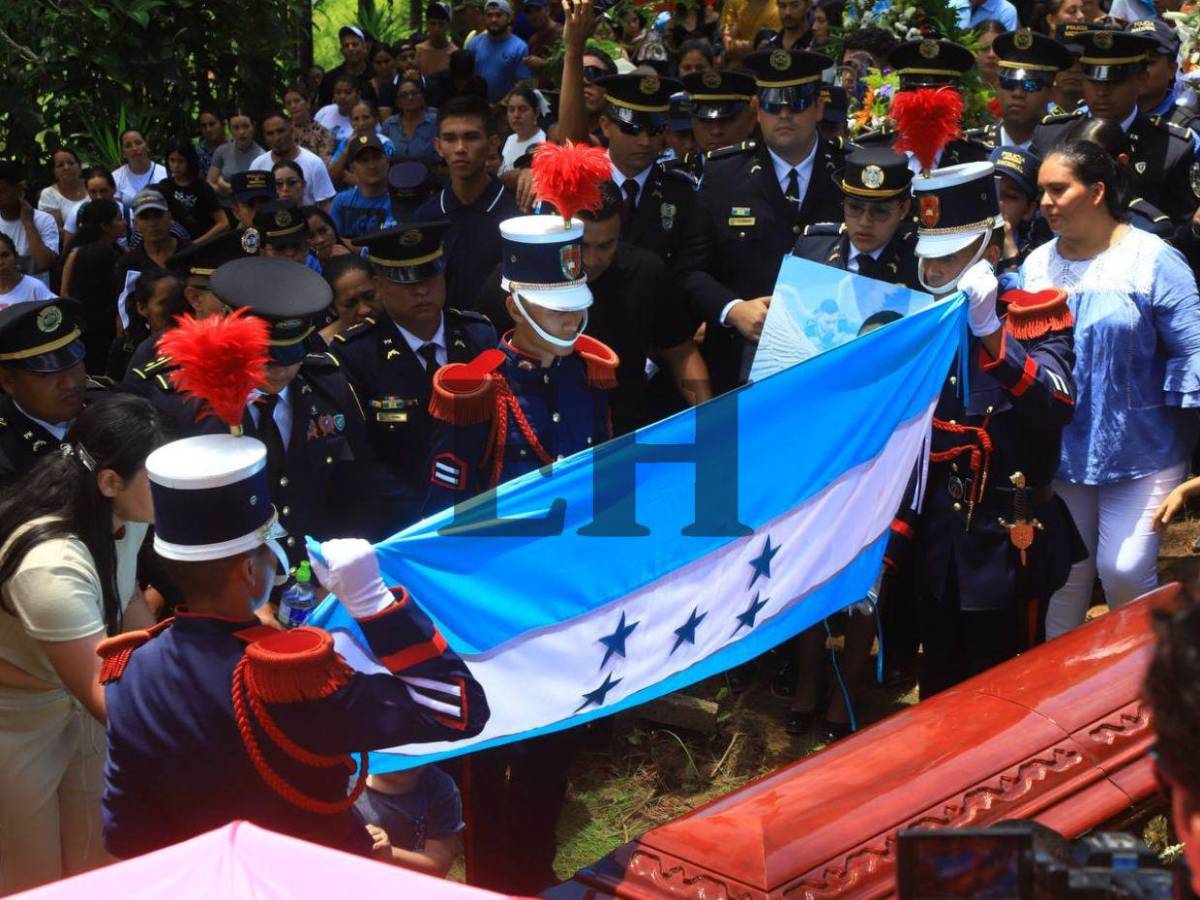 Compañeros de inspector Kevin Pérez lo despiden entre llanto y homenajes