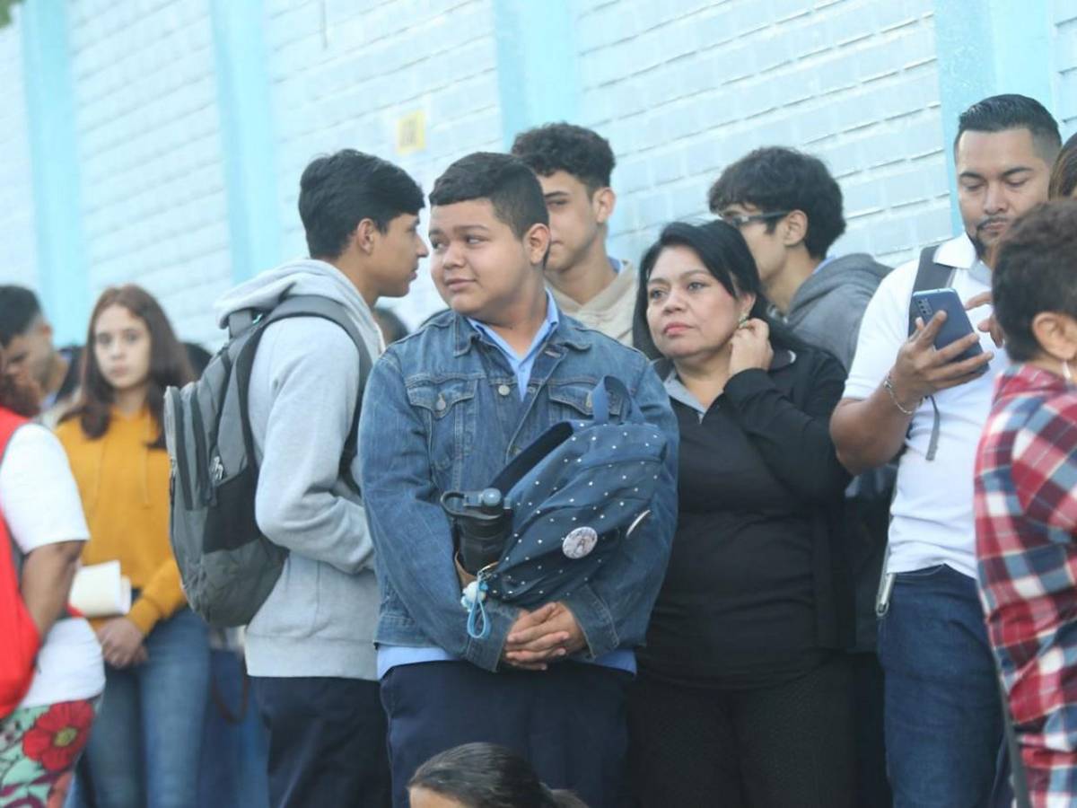 Entre emoción de alumnos y desafío docente, inició el año escolar 2025 Entre emoción de alumnos y desafío docente, inició el año escolar 2025