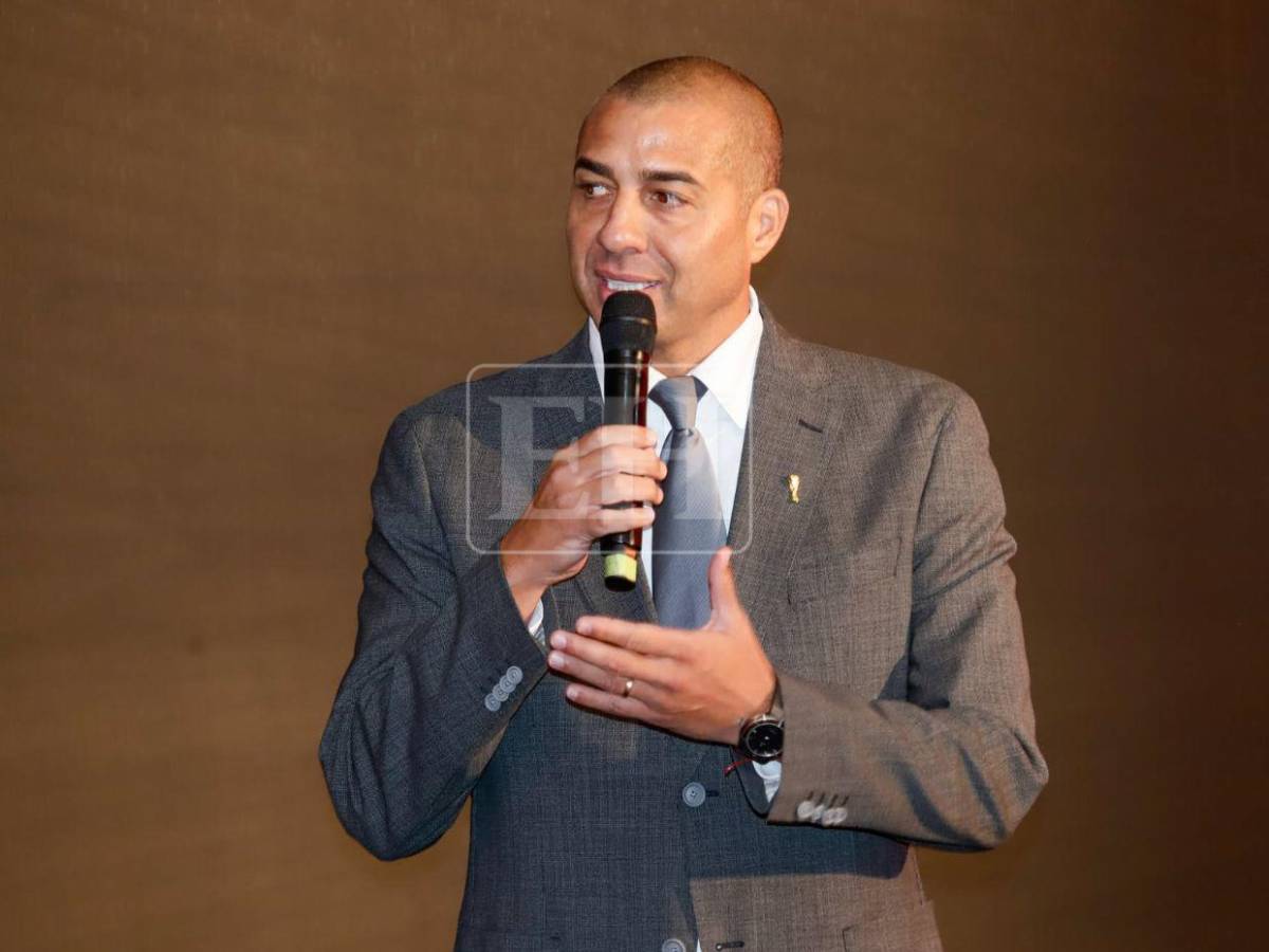 Copa del Mundo en Honduras: lo que hizo Nasry Asfura con el trofeo y, ¿qué le dijo a Trezeguet?