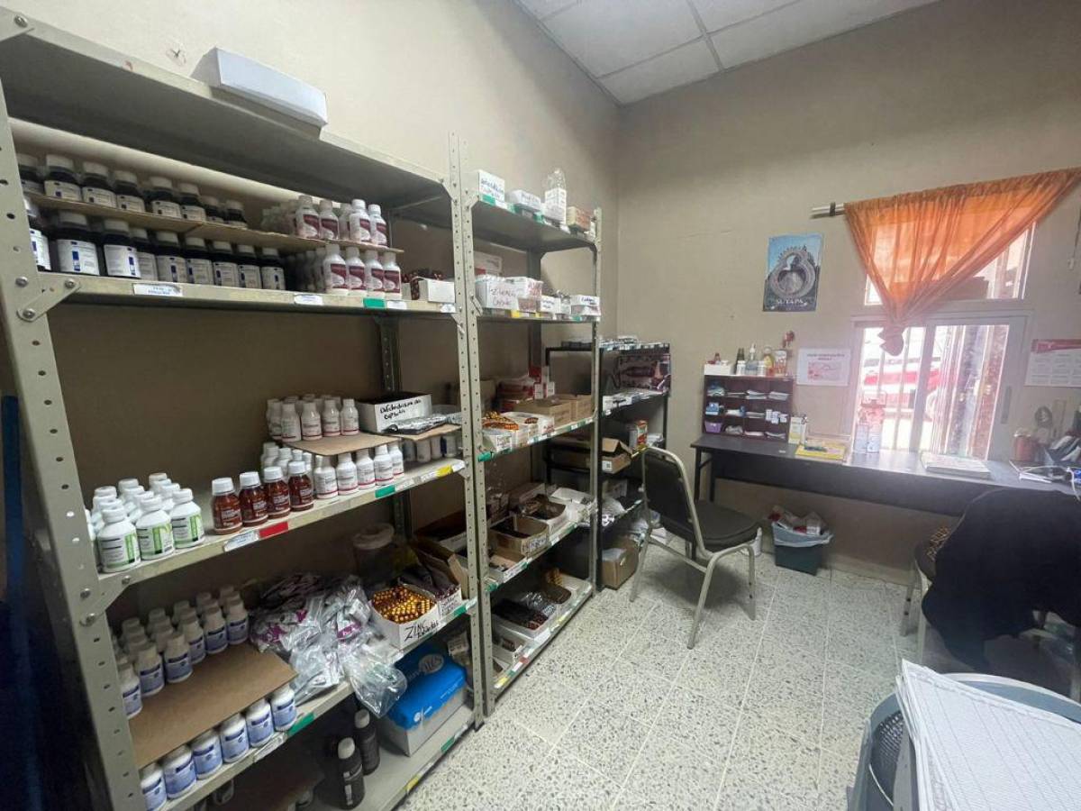 Abastecido de medicamentos está el centro de salud en la aldea La Cañada.