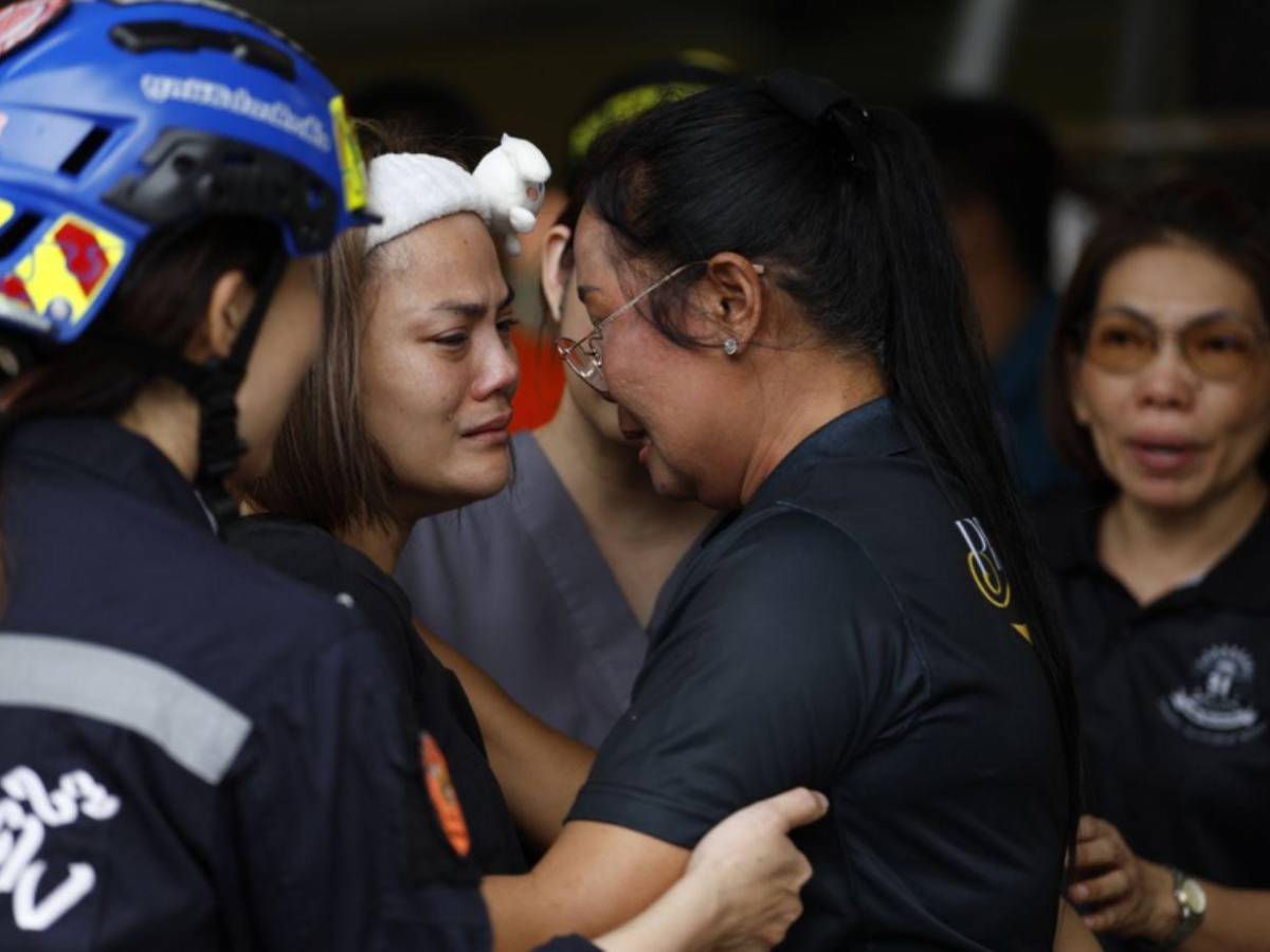 Mató a sus abuelos antes de asesinar a 6 personas en su escuela y quitarse la vida: tiroteo en Tailandia