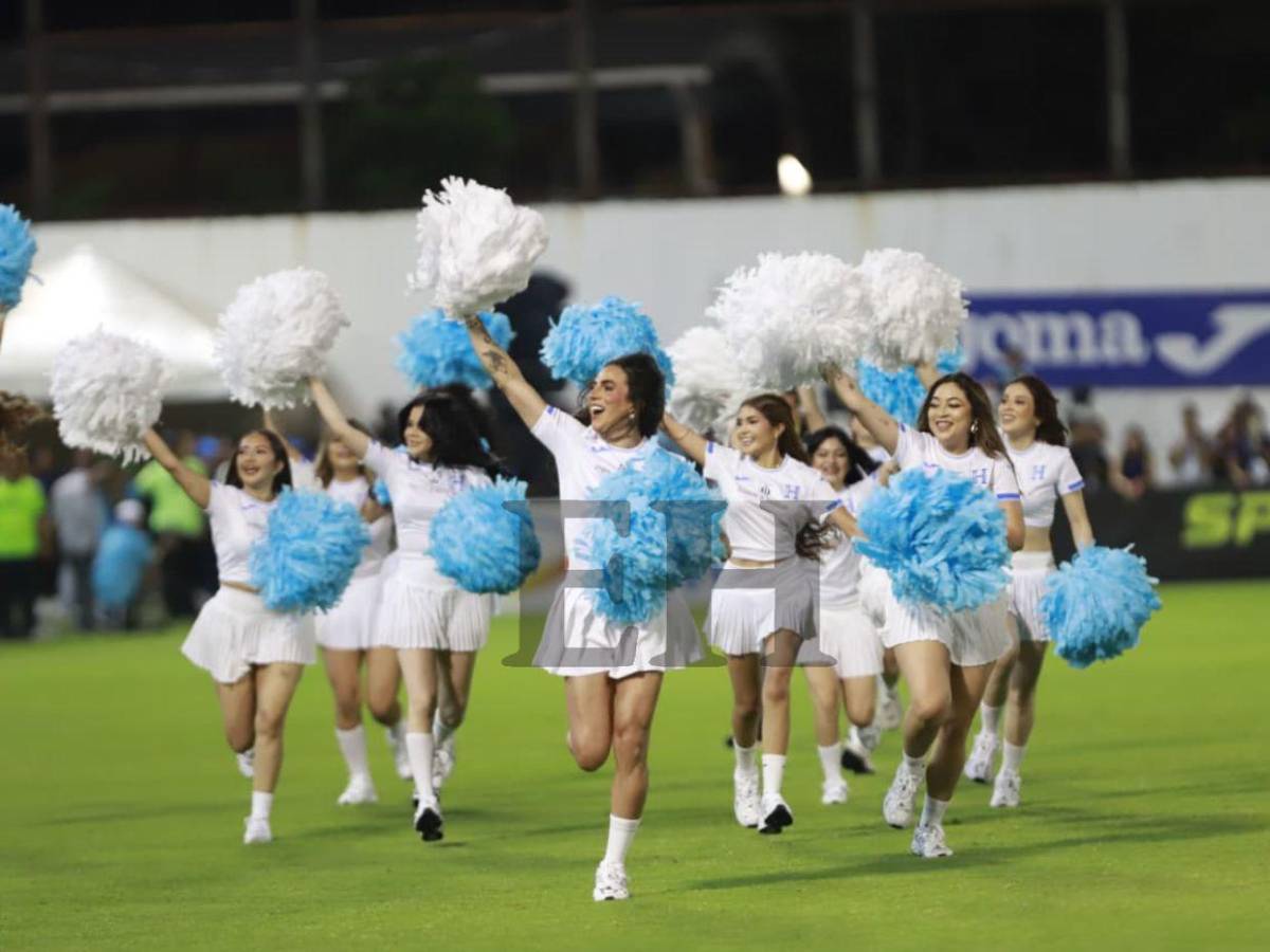 Hermosas y coordinadas:  así lucieron las pomponeras de la Selección de Tiktokers de Honduras