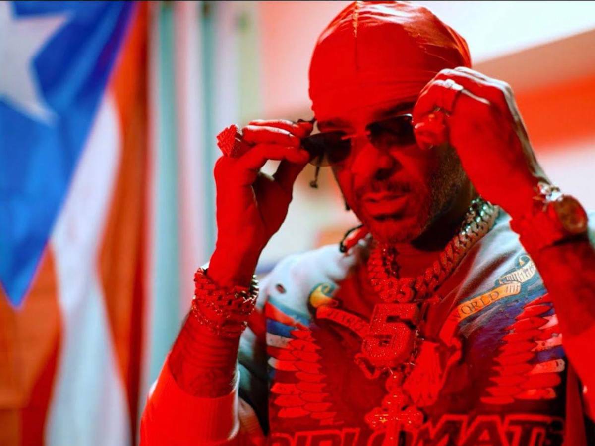 ¡Honduras presente en la WWE! Rapero de EE UU sorprende con la camiseta del Motagua