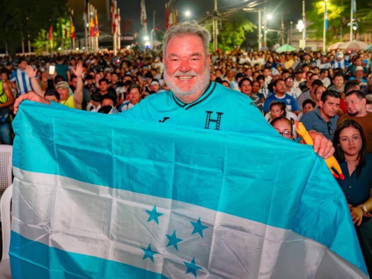 Revelado: Lo que hizo Xiomara Castro y Roberto Contreras para juego de tiktokers vs El Salvador