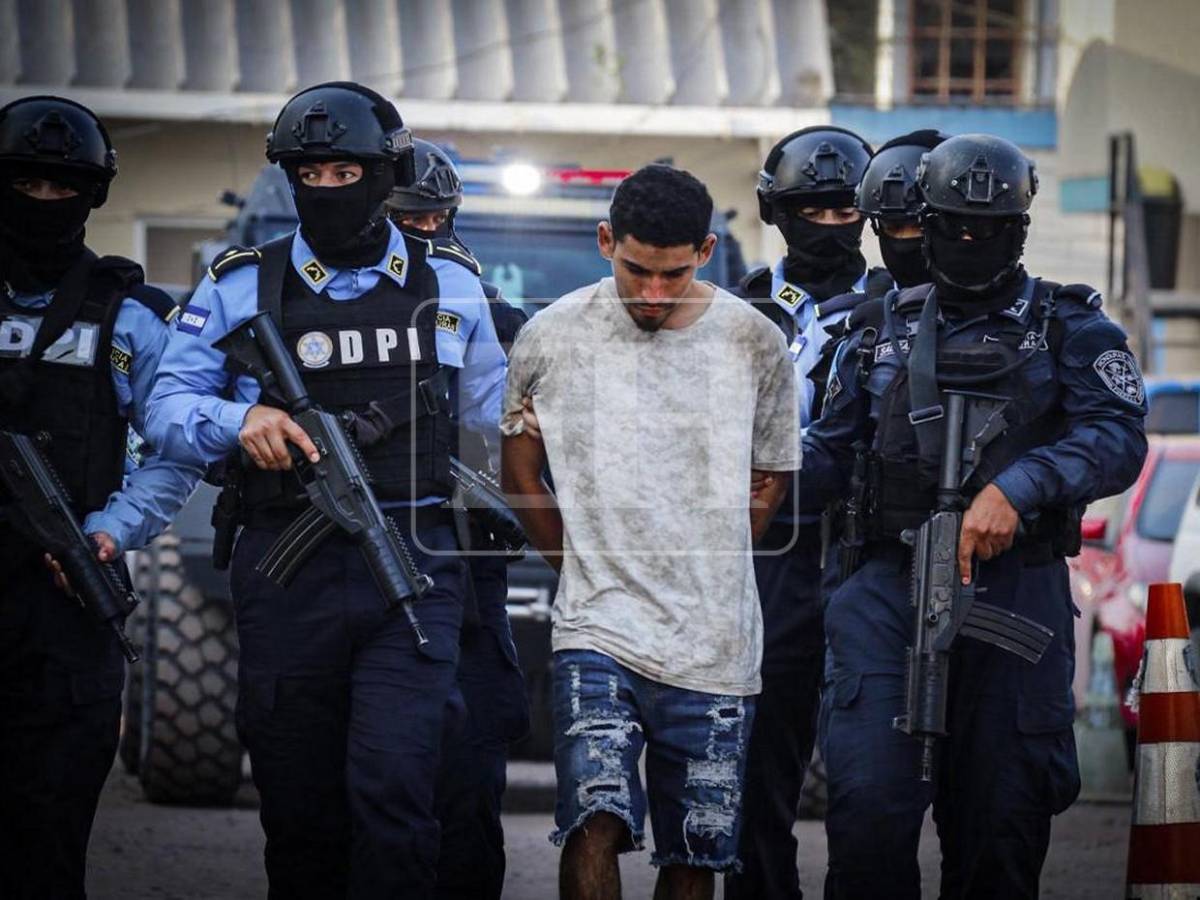 Trasladan a la capital a los dos supuestos sicarios del Cartel del Diablo