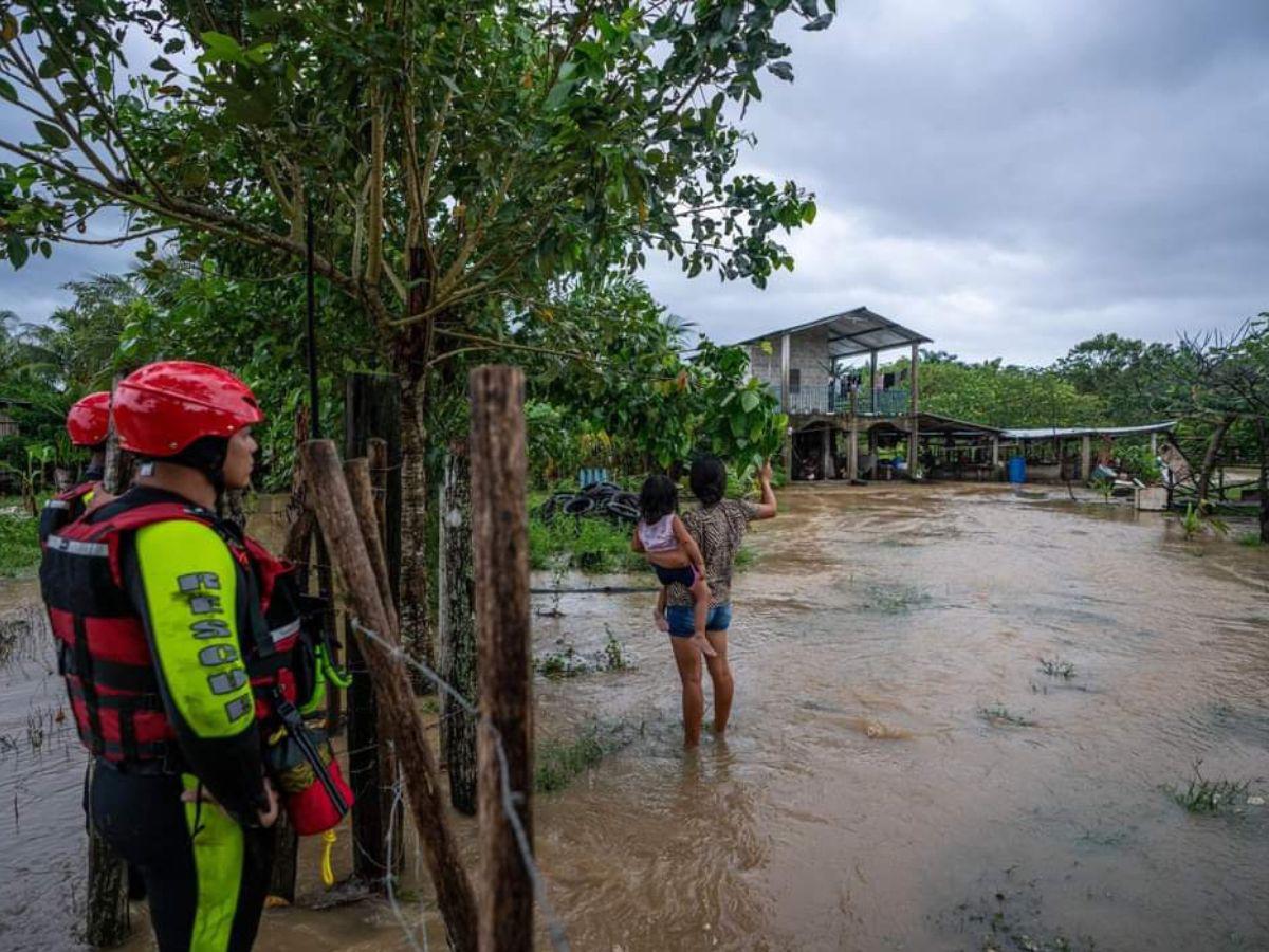 Sufrimiento, dolor e impotencia: imágenes del paso de la tormenta Sara en Honduras